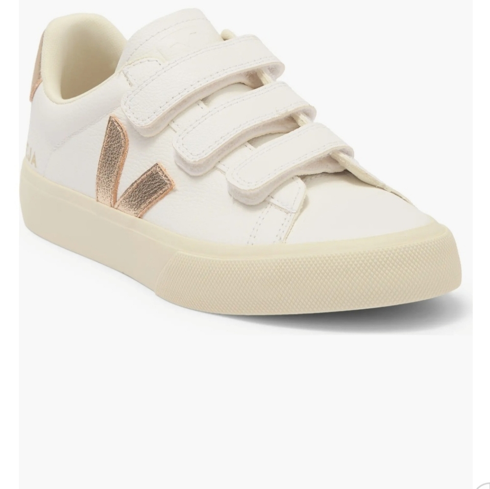 VEJAWomen's Recife Low Top Sneakers